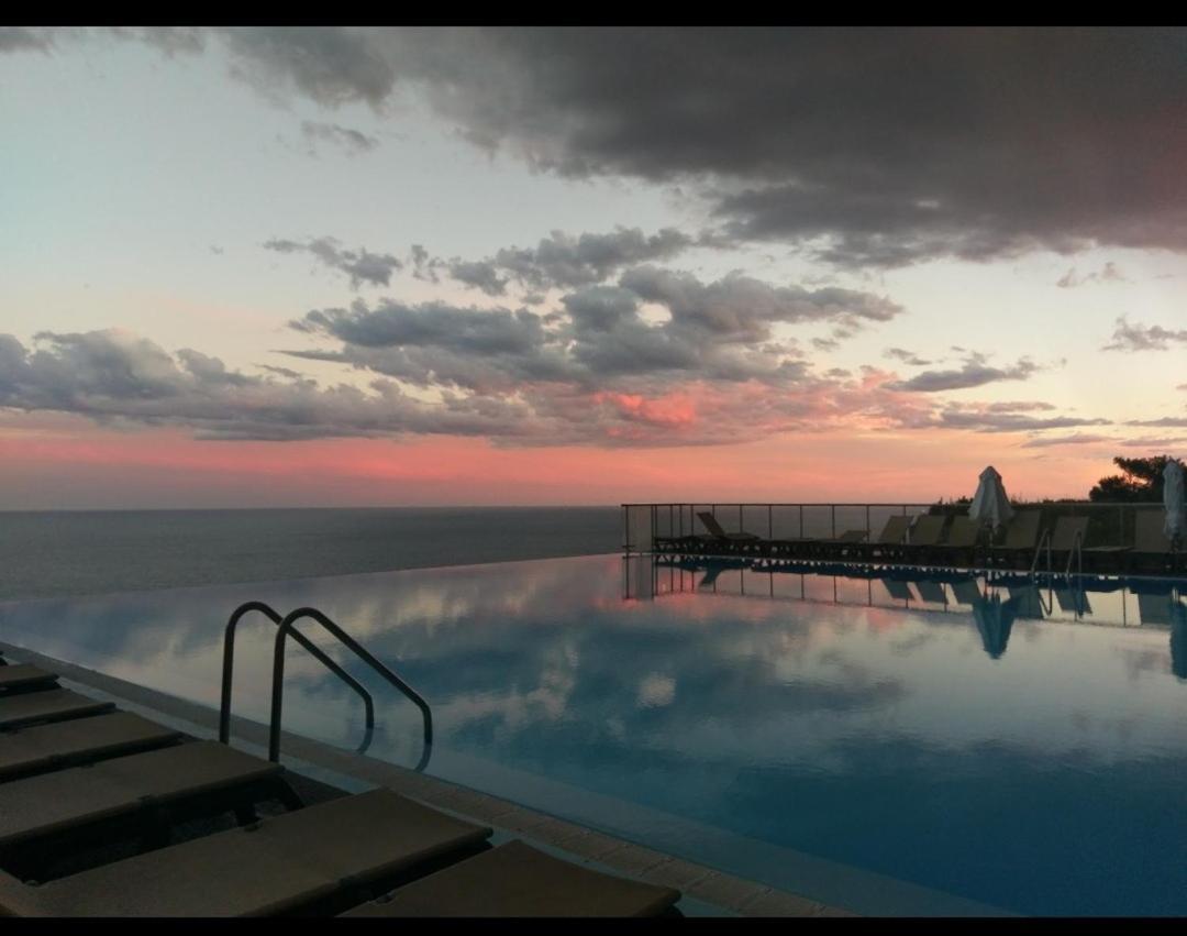 Appartement Loggia Vue Mer Panoramique, Piscine, Parking Cap-d'Ail Esterno foto